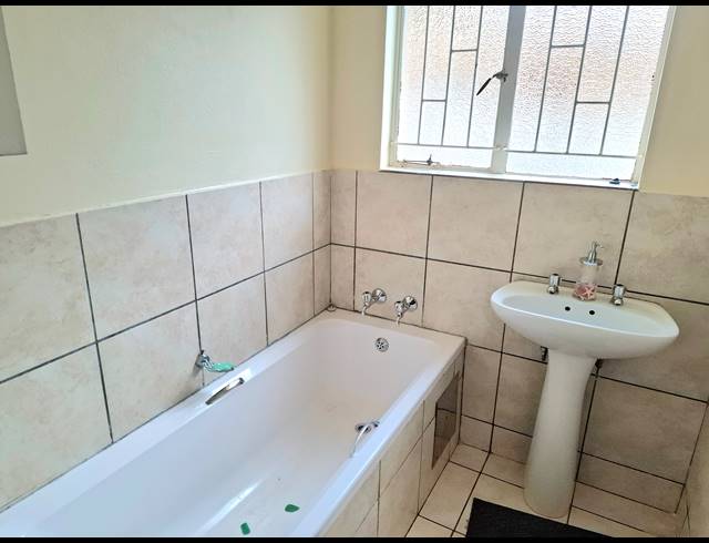2 BEDROOM HOUSE FOR SALE IN GLEN HARVIE